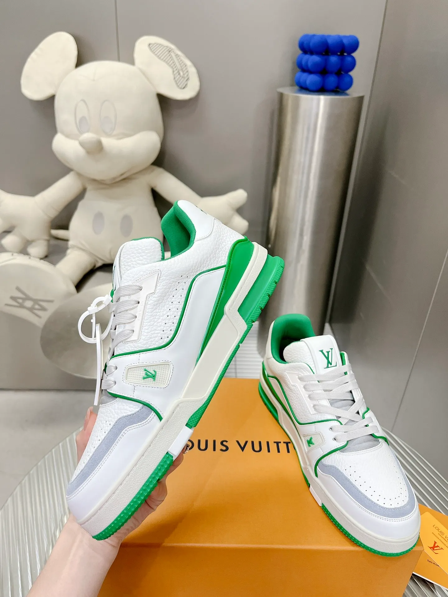 👟👟Ex-factory price 840👟👟The highest version on the Internet⚠️Feel free to compare! 2021🔥New model, purchase quality LV~Louis Vuitton by Virgin Abloh’s best-looking sneakers, Donkey Brand strongly recommends new products, official website limited edition retro basketball sneakers! Both high and low tops cost money to purchase 1:1 accurate replicas of the originals. The details are invincible, full of sincerity, imported custom-made original cowhide, the original package method is the same, the details are 100% restored, and the private model customized the original one-piece T👟👟factory price U outsole, which is different from other brands. Without the original version, this effect cannot be achieved! 35-45 (46 is custom-made and non-refundable) Some colors are available in women’s styles
